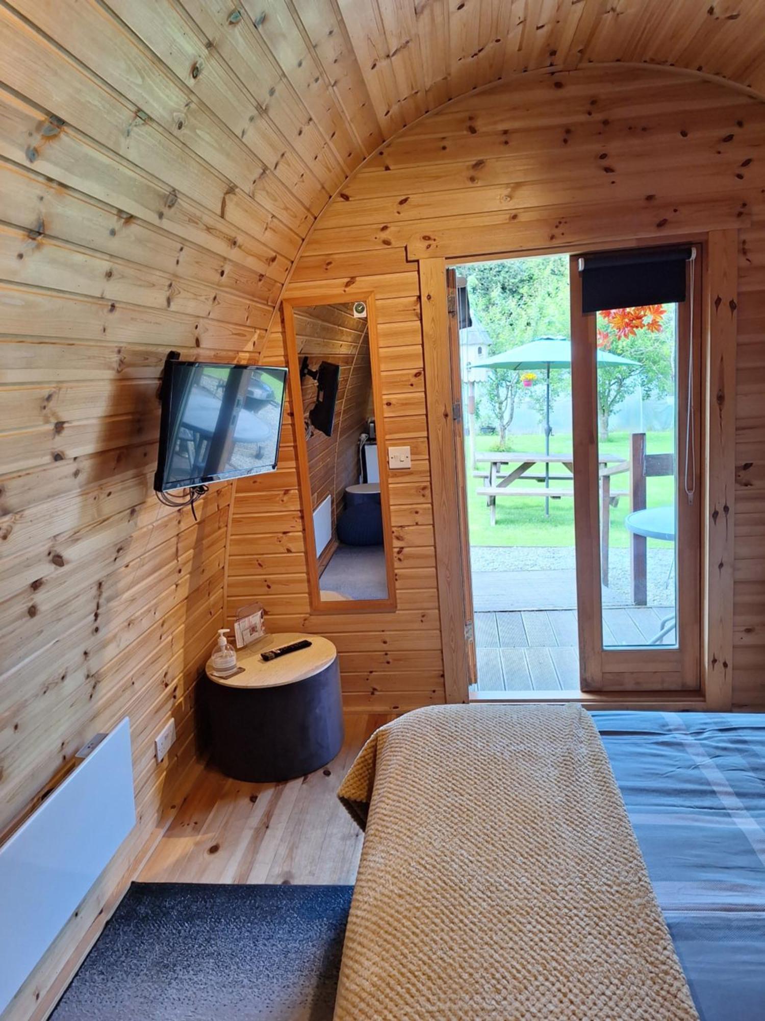 Log Cabin Kells  Luaran gambar